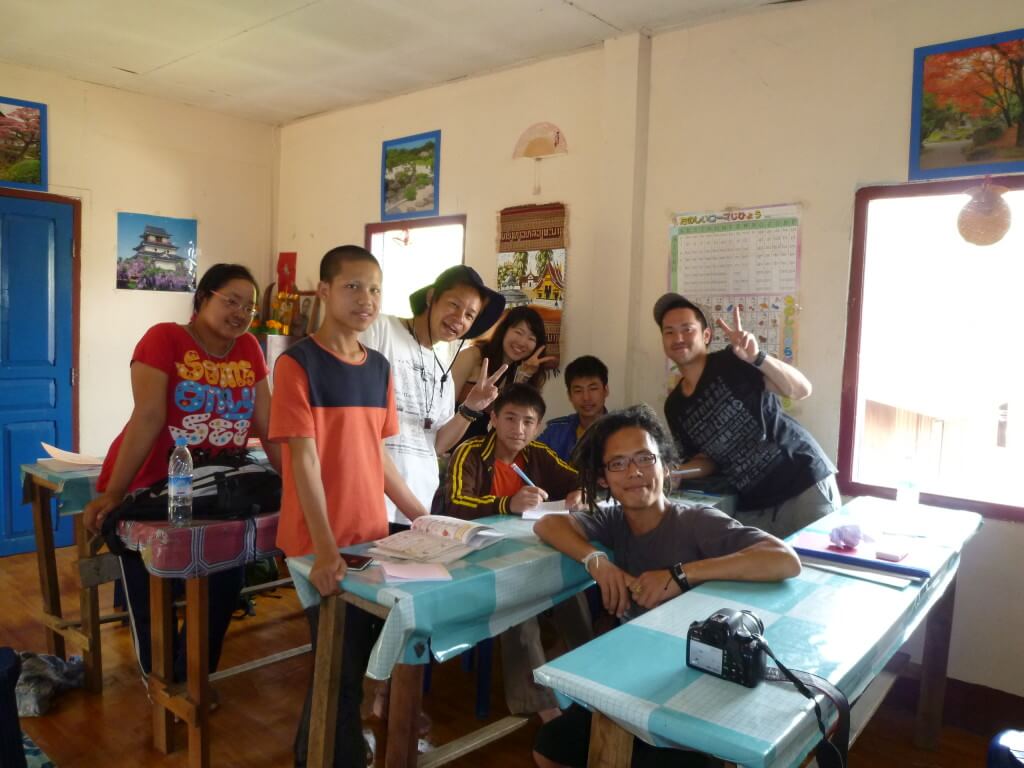 世界遺産ルアンパバーン観光で日本語学校のひまわり学校