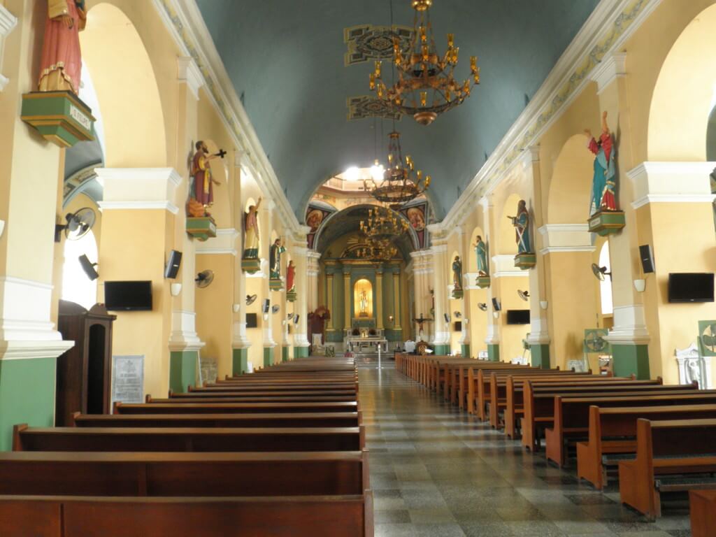 イロイロの観光でハロ大聖堂（Jaro Cathedral）