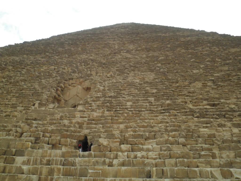 クフ王のピラミッド　ギザ