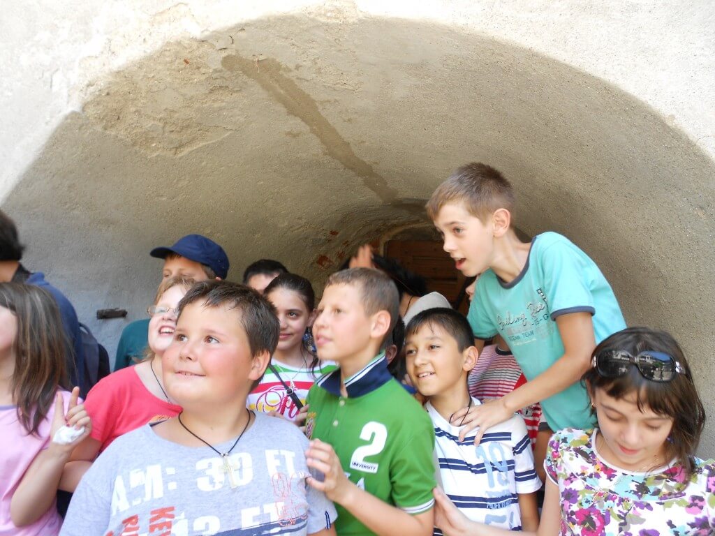 ブラショフ　ブラン城　ドラキュラ城　ルーマニアの子供達