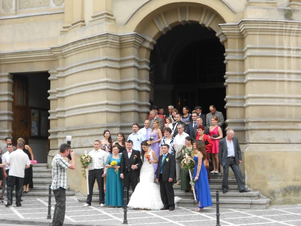 今日の美女　ブラショフの街で結婚式をしていたルーマニア人の女の子