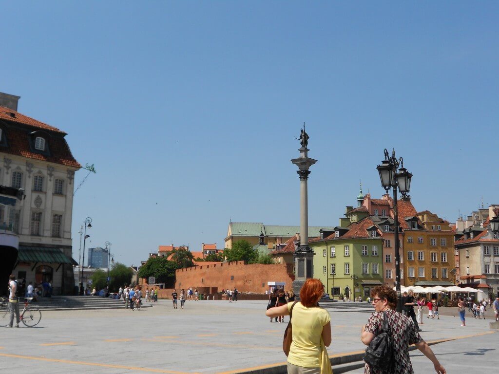 ワルシャワ　旧市街　完全復興　第二次世界大戦後　亀裂までも