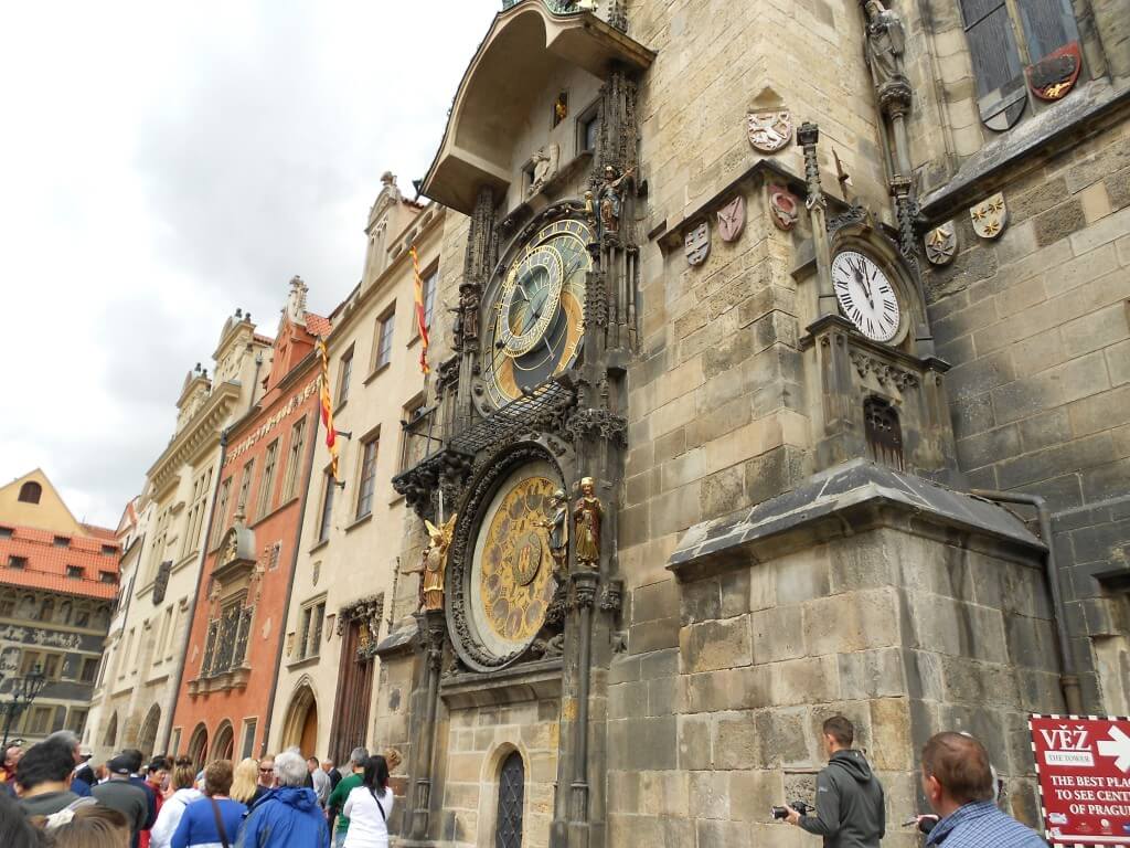 プラハ　旧市街広場　からくり時計