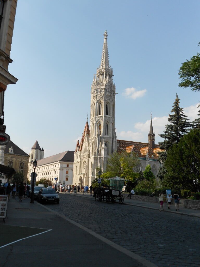 マーチャーシュ聖堂と三位一体広場　ブダペスト　王宮の丘