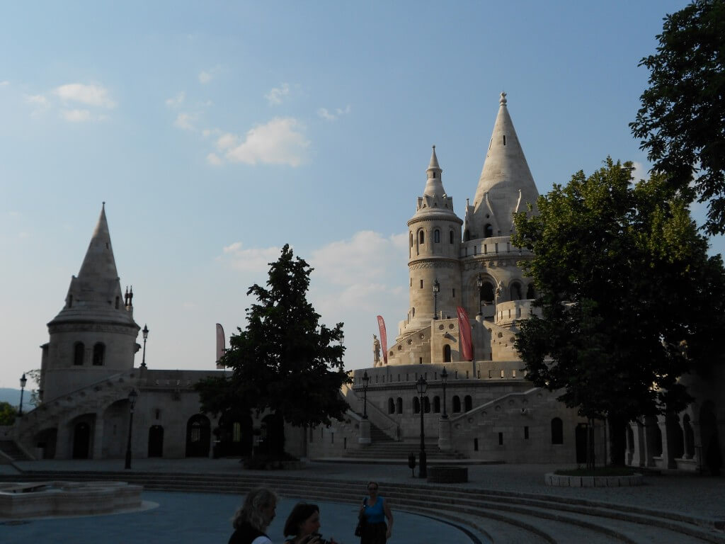 マーチャーシュ聖堂と三位一体広場　ブダペスト　王宮の丘