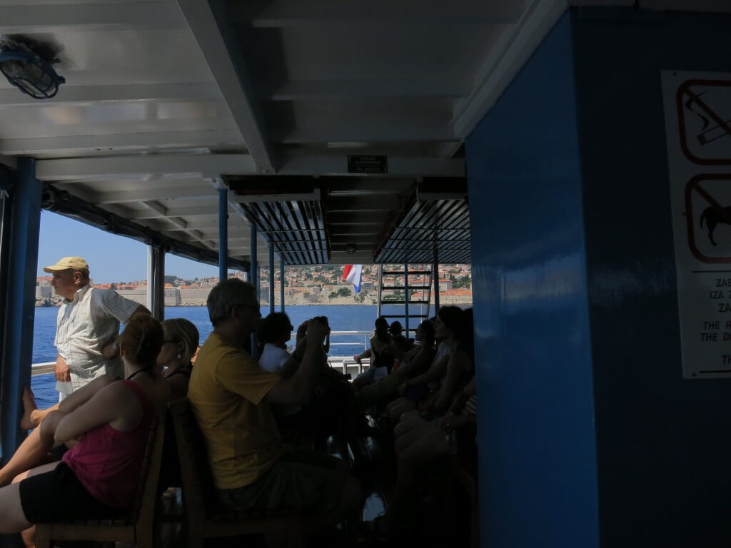 フェリー　船　ロクルム島　ヌーディストビーチ　クロアチア　ドブロブニク