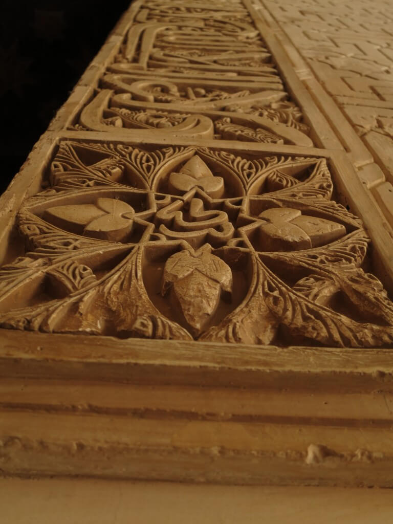 ナスル朝宮殿　アラビック模様　芸術　アルハンブラ宮殿　グラナダ