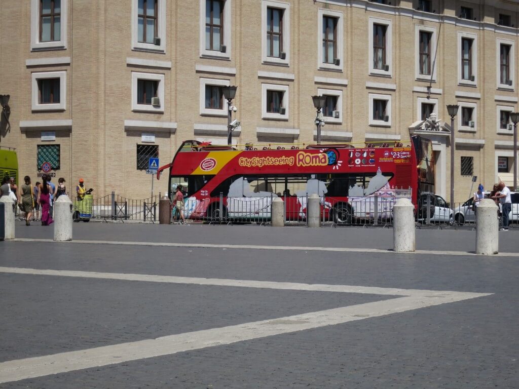 イタリアのローマ観光には2階建て観光バスがおすすめですよ！