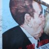 ベルリンの壁の観光でキスのアートを見て世界平和を願いました