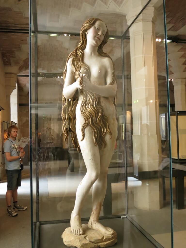 彫刻　ルーヴル美術館　展示物　　パリ　フランス