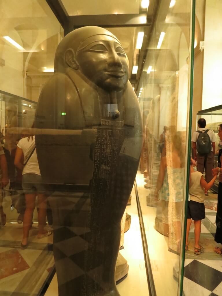 エジプト展示物　ルーヴル美術館　パリ　フランス