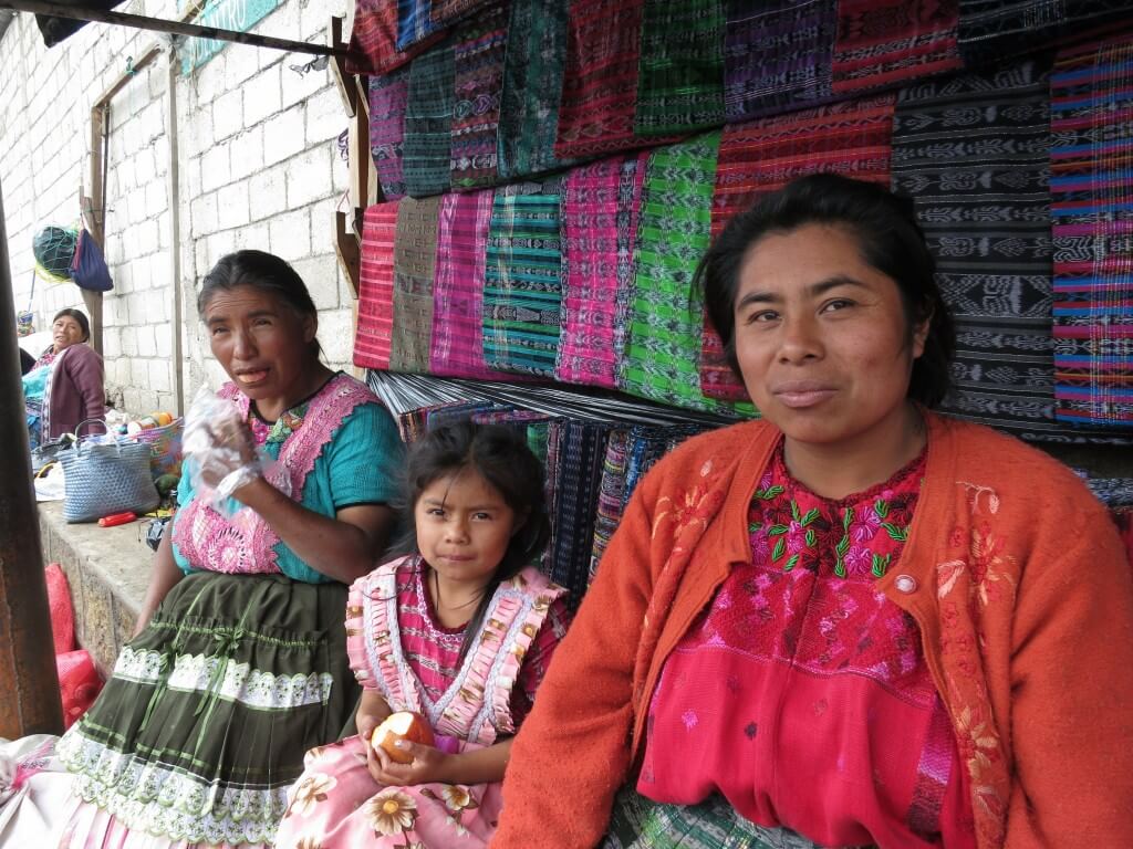 民族衣装（ウィピル）　生地　ミネルバ　シェラ　ケツァルテナンゴ　グアテマラ