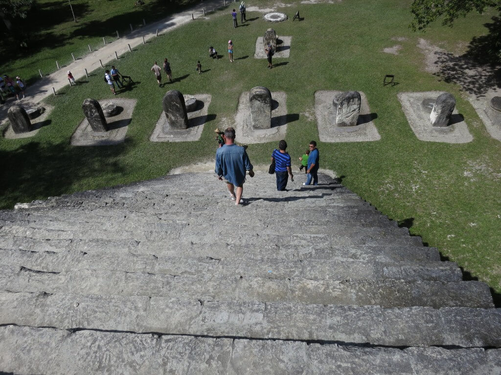 ティカル遺跡　ピラミッド　登れる　グアテマラ