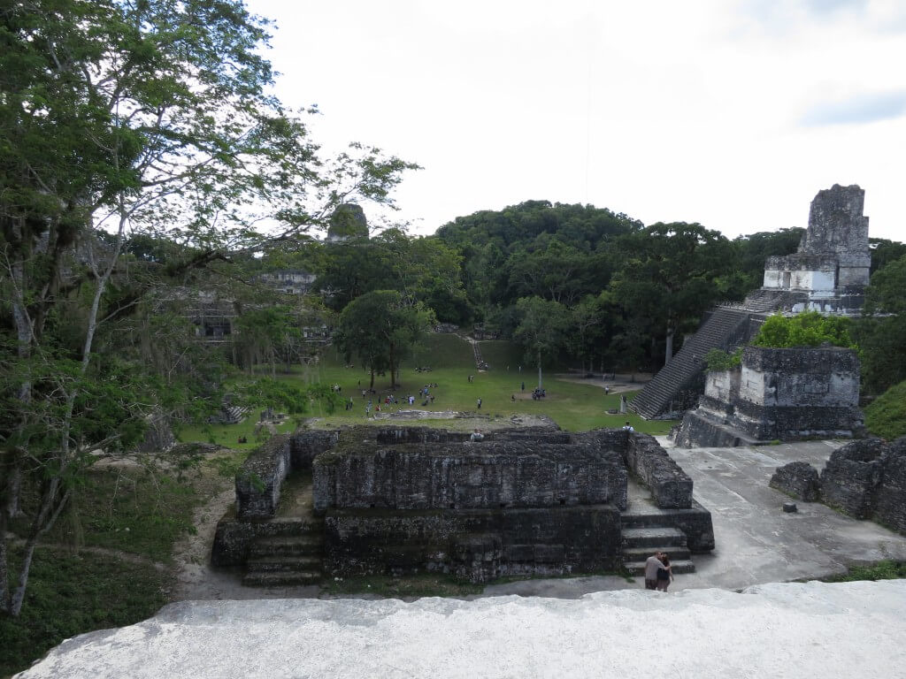 ティカル遺跡　スカイピアの神殿　くつろぎ空間　グアテマラ