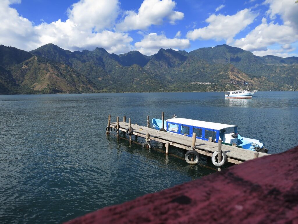 サン・ペドロ・ラ・ラグーナ観光は湖畔でのんびりとリッチに魚を食べよう