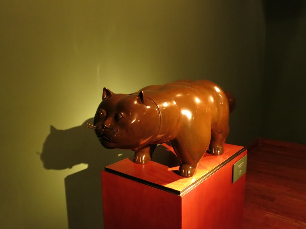 ボテロの猫の彫刻