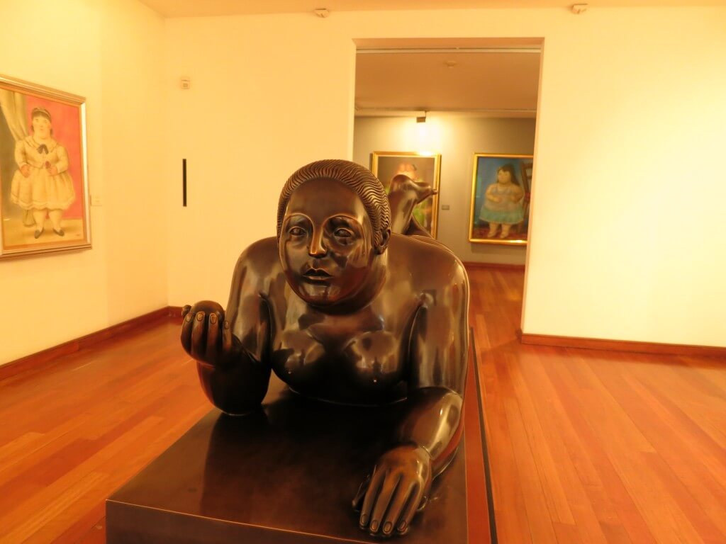 彫刻　ボテロ博物館　太い　面白い　ボゴタ　コロンビア