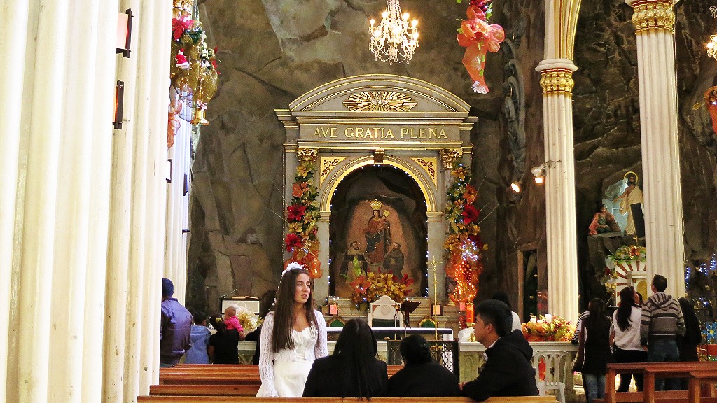ラスラハスは世界一美しい教会！コロンビアからエクアドル国境越えを説明するよ