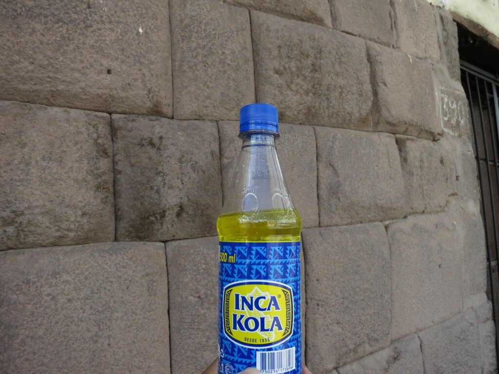 今日のコーラ　インカの石組みすごいっす