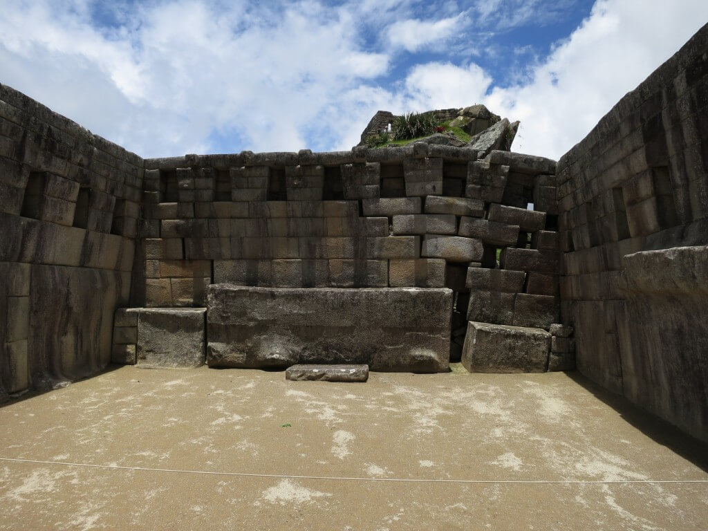 インカの石組み　マチュピチュ遺跡　ワイナピチュ　ペルー