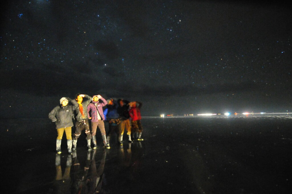 新月　ウユニ塩湖　満天360度星空のウユニ塩湖　鏡張りの世界　