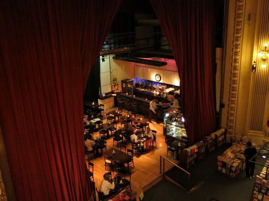 「世界で2番目に美しい本屋さん」El Ateneo（エル・アテネオ）のステージはカフェ！？