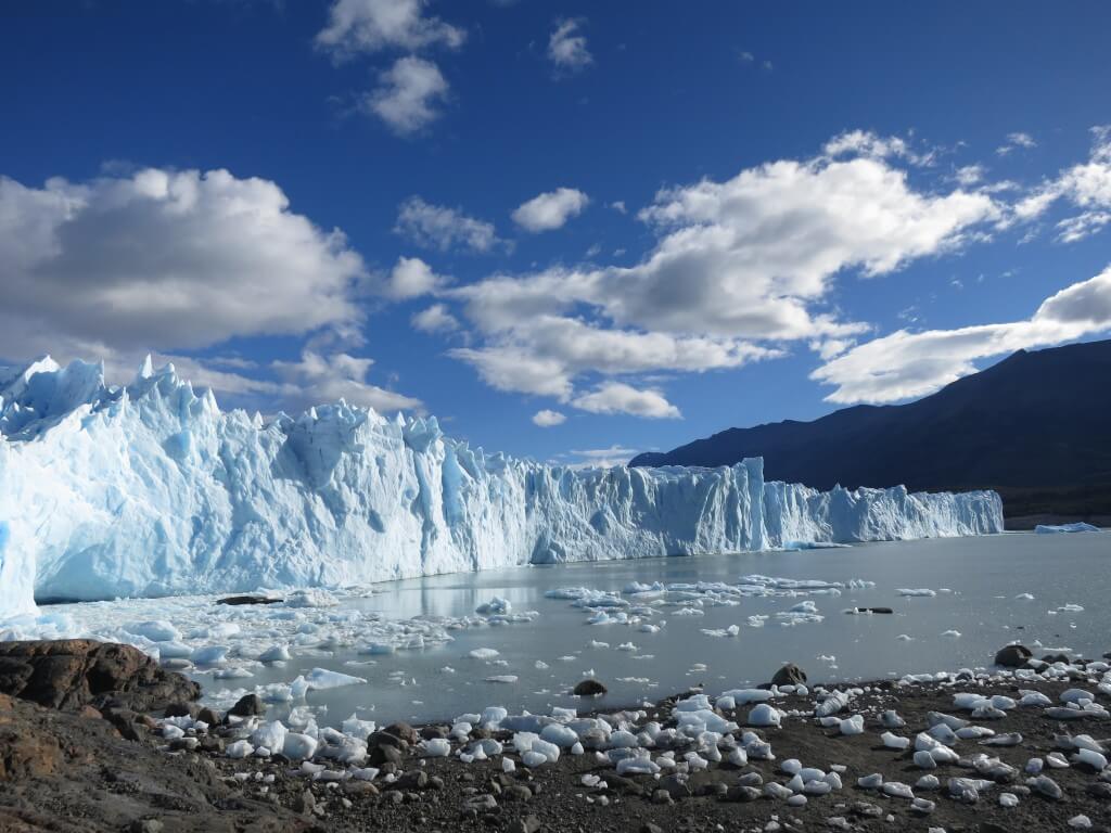 トレッキング　ロス・グラシアレス公園　ペリト・モレノ氷河　パタゴニア