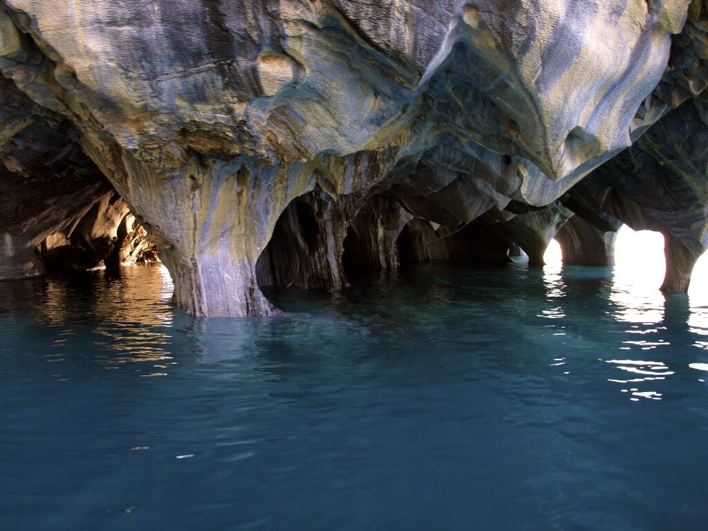マーブルカテドラル　cavernas-de-marmol　プエルト・リオ・トランキーロ