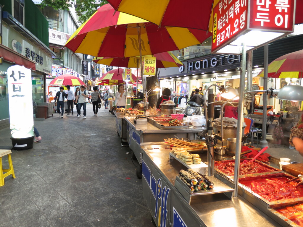 トッポッキは明洞の定番で甘辛もちもちがクセになる