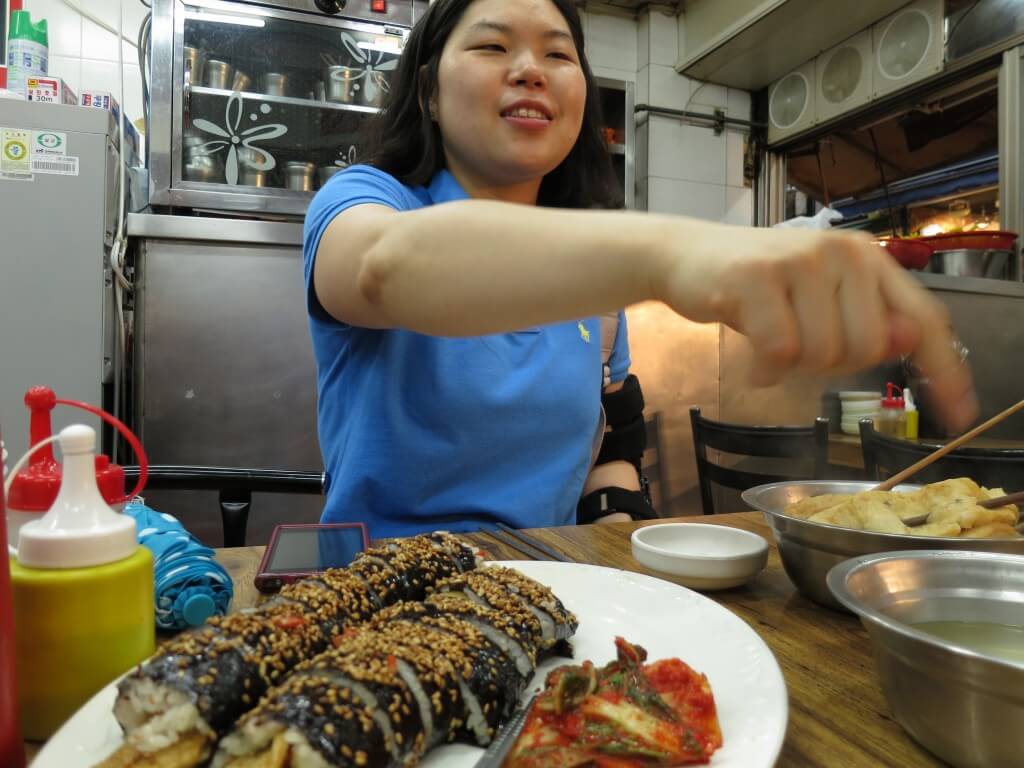 釜山のグルメでおすすめの国際市場はもうお土産から生活用品までなんでも揃っているし食べ物も安い