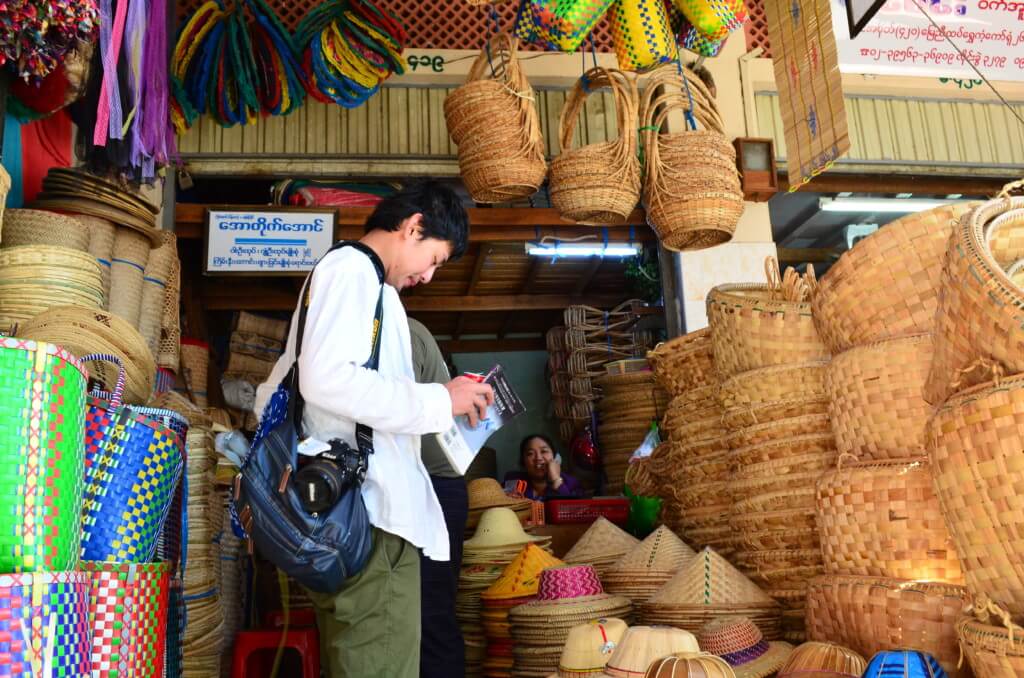 ゼージョーマーケットは日本語を話せるミャンマー人のおっちゃんも親切でボッタくりがない