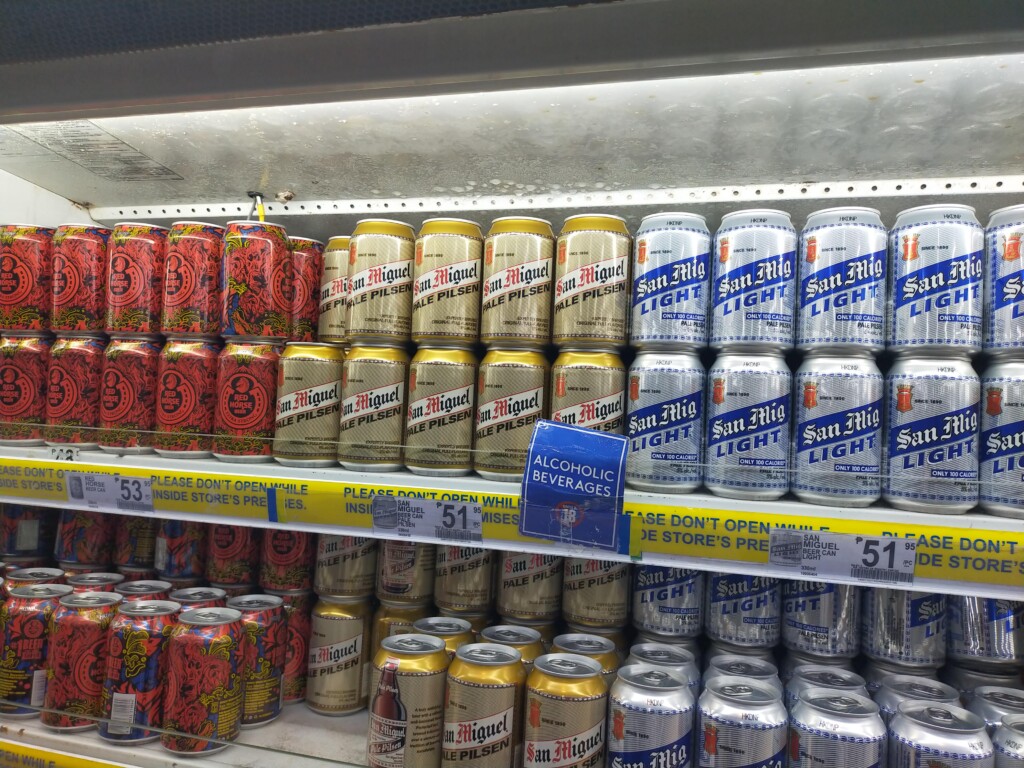ビールのSan Miguel(サンミゲル)やココナッツのお酒のTuba(トゥバ)