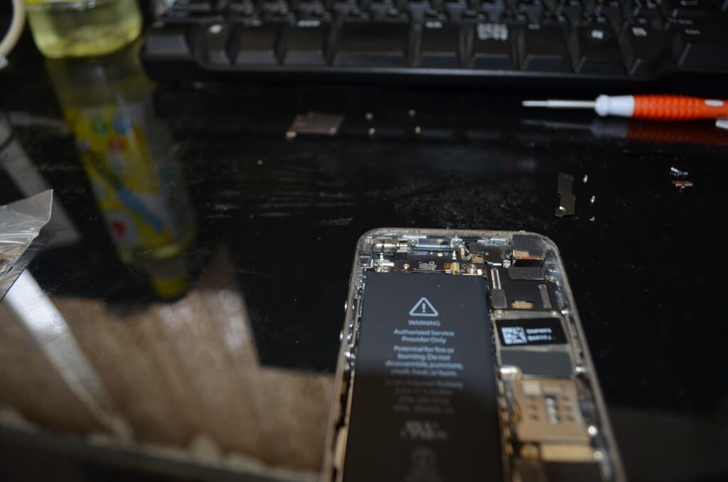 iPhoneのバッテリーを交換する方法で修理の料金と期間を比較