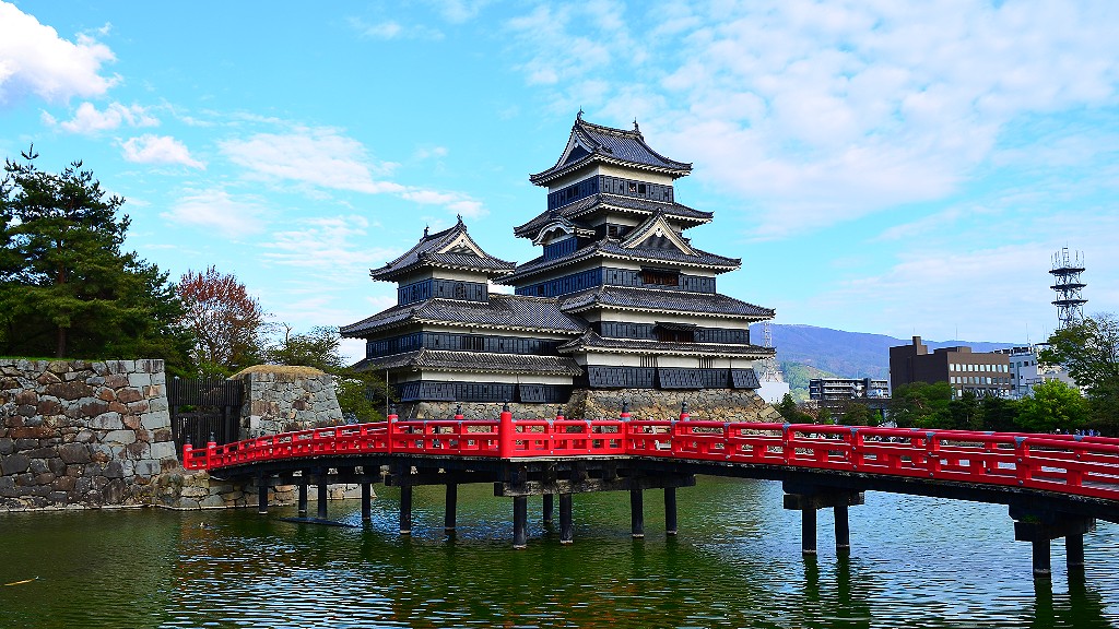 松本城を短時間で観光したい人に見どころや周辺でおやきが食べれるところを紹介するよ