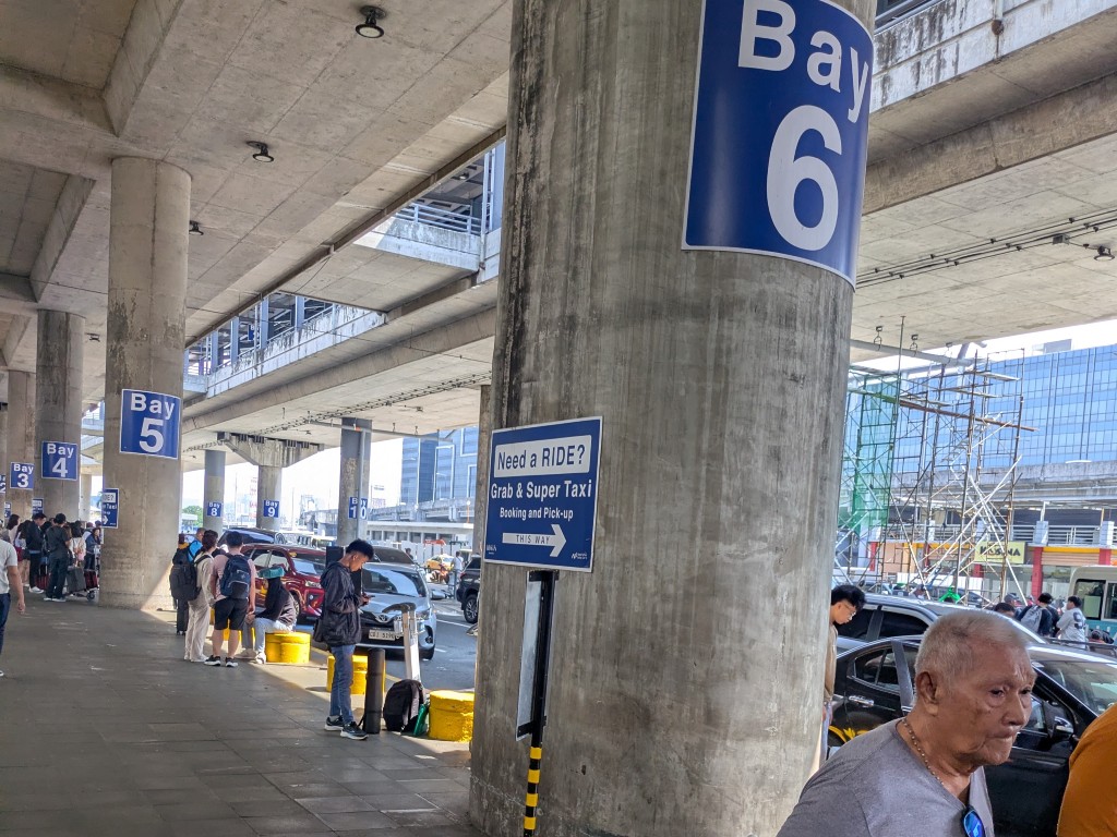 ターミナル3に着いてから、Grab乗り場までの行き方