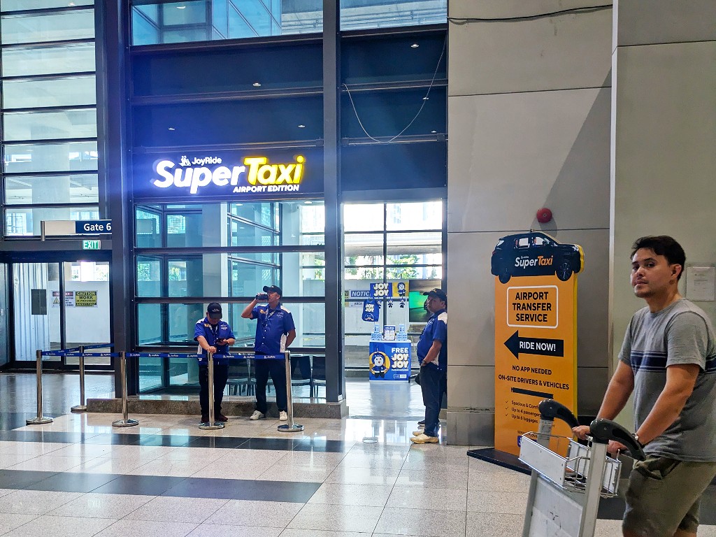マニラ空港 ターミナル3 Super Taxi