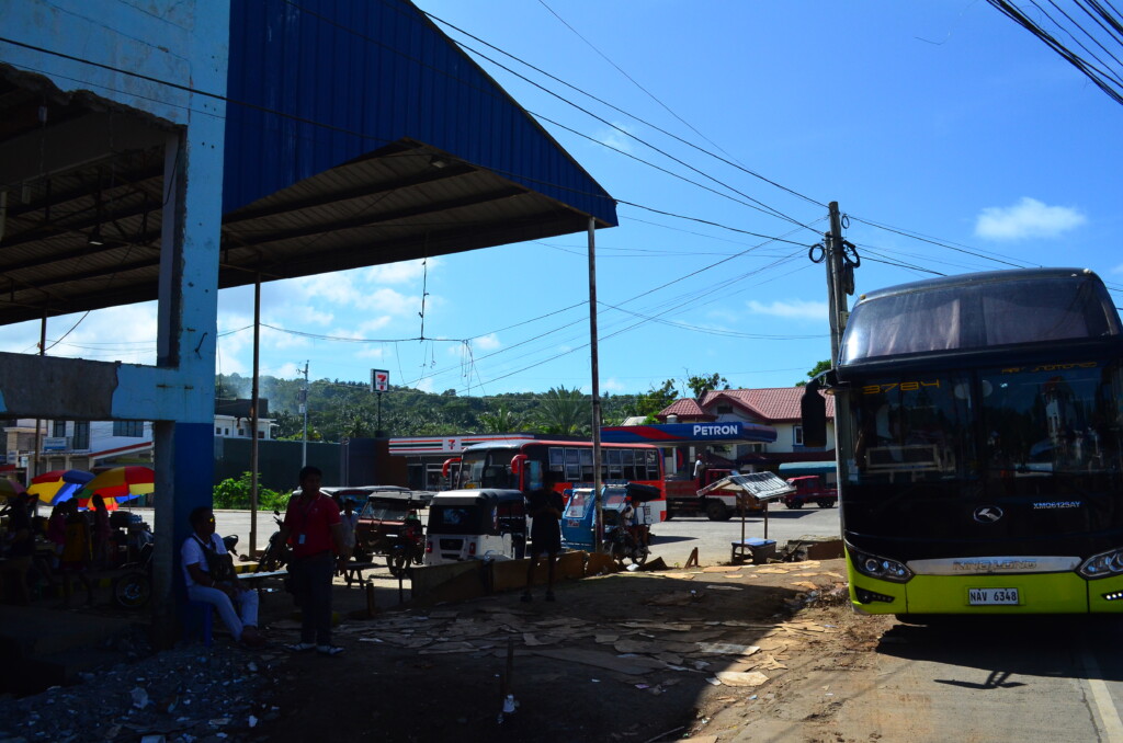 Balingoan Bus Terminal（バリンゴアン バスターミナル)からBalingoan Port（バリンゴアン ポートは徒歩