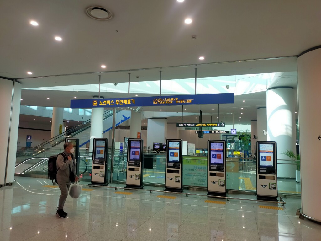 到着ロビーからA'REX乗り場(地下交通センター)への行き方